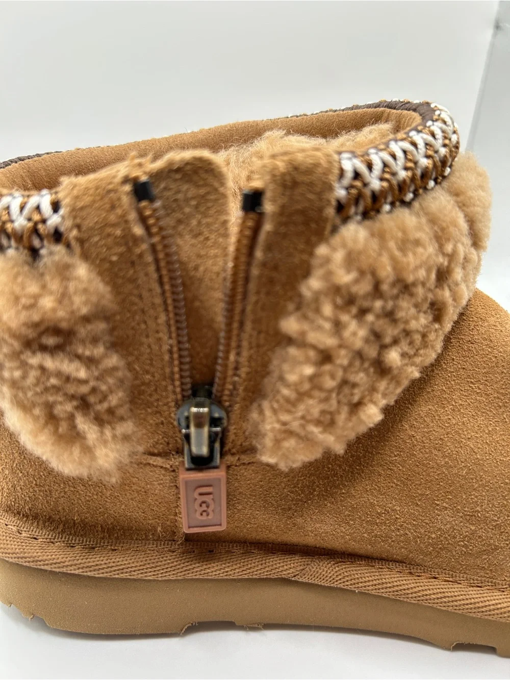 UGG Kids classic ultra Mini-Maxi curly boot Chestnut Suede Shearling Lined Boots